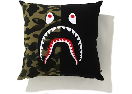 Подушка Bape 1st Camo Shark 48×48 см, черная