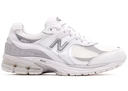 Кроссовки New Balance 2002R Gore-Tex, белые/светло-серые/серебристые