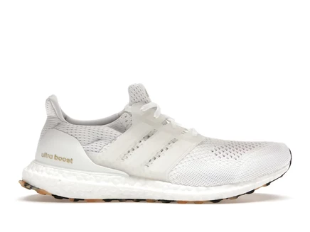 Унисекс кроссовки adidas ultra boost 1.0 dna, белые с gum-камуфляжной подошвой