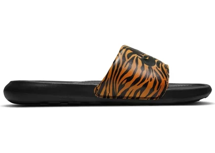 Женские шлепанцы Nike Victori One Slide P, черные с леопардовым принтом