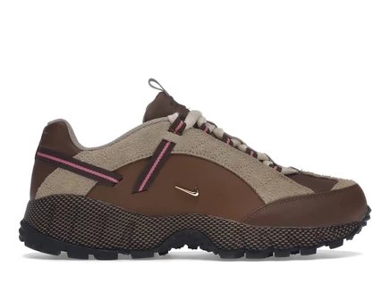 Женские кроссовки nike air humara lx jacquemus, коричневые с золотым
