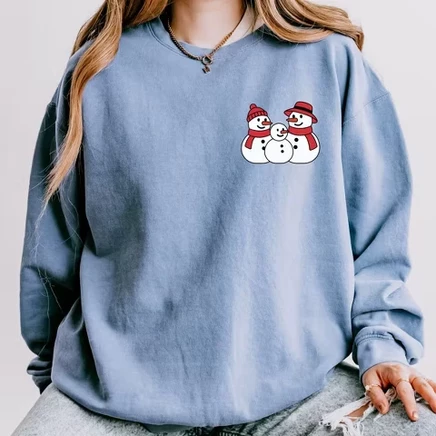Женский свитшот Simply Sage Market Snowman Family, синий