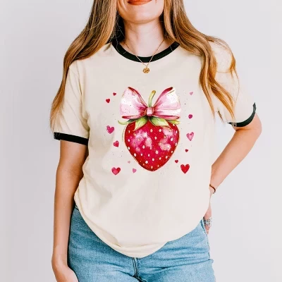 Акварель Coquette Strawberry Hearts - женская футболка с рисунком Рингера, черная