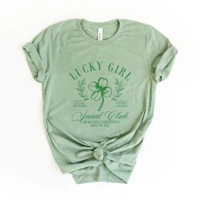 Lucky Girl Social Club Clover - женская футболка с коротким рукавом и рисунком sage