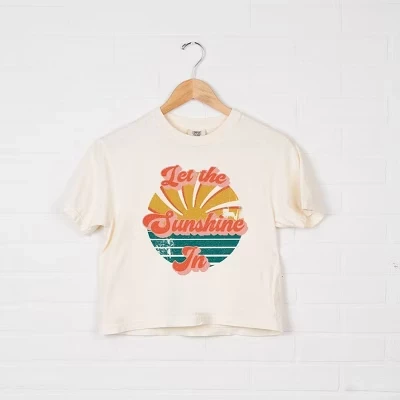Женская укороченная футболка Let the Sunshine свободного кроя с коротким рукавом и графическим рисунком белого цвета