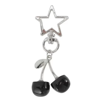 Модная вишневая сумочка с брелками-оберегами 1 шт. черного цвета