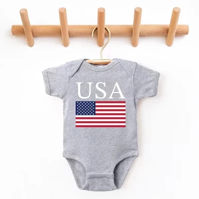 Однотонное детское боди с коротким рукавом и флагом США heather grey
