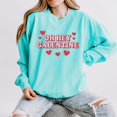 Oh Hey Galentine Hearts - Женская легкая толстовка, окрашенная в мелово-мятный цвет