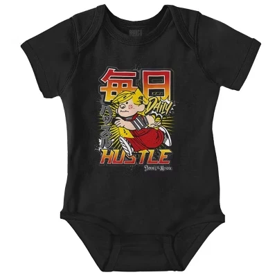 Детский комбинезон Dennis The Menace с иероглифами Daily Hustle для мальчиков или девочек черного цвета с лицензией