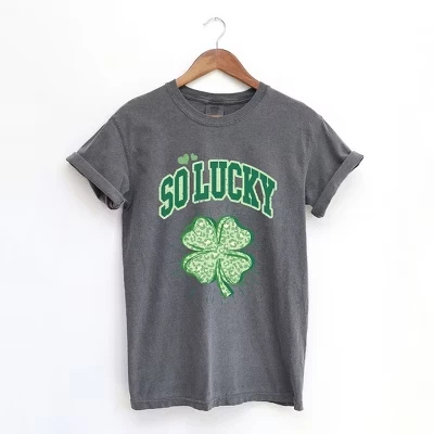 Женская футболка с коротким рукавом So Lucky Cheetah Shamrock, окрашенная в цвет перца