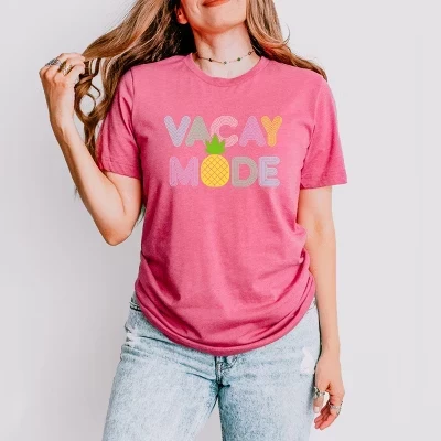 Футболка с коротким рукавом Vacay Mode Pineapple малинового цвета