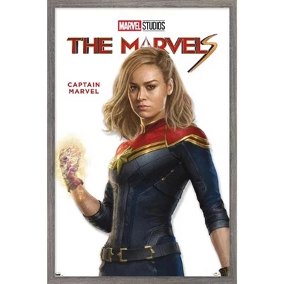 Постер в рамке Trends International Captain Marvel, под дуб
