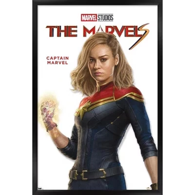 Постер в рамке Trends International Captain Marvel, черный