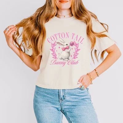 Cotton Tail Bunny Club Bubblegum - женская укороченная футболка свободного кроя с графическим принтом