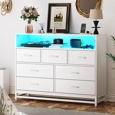 Комод PhoenixCrest на 7 ящиков с LED и зарядкой, белый