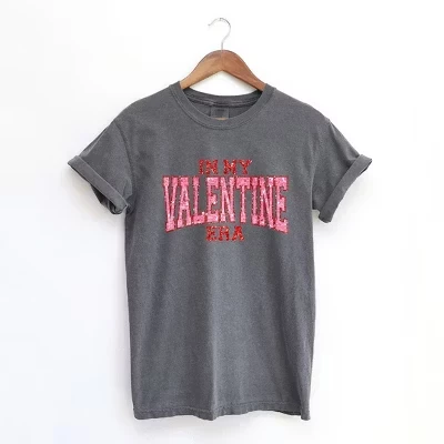 Женская футболка с коротким рукавом In My Valentine Era, окрашенная в пепперный цвет