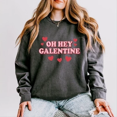 Oh Hey Galentine Hearts - Женская легкая одежда, окрашенная в цвет свитшота pepper