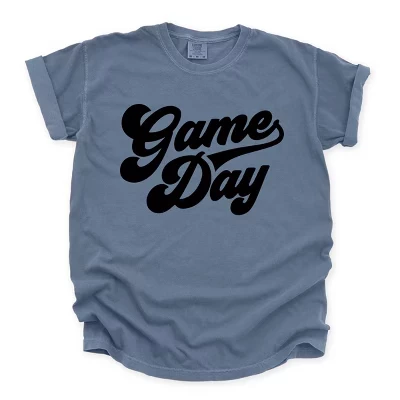 Футболка с принтом Game Day Retro Puff - женская одежда, окрашенная в графический цвет