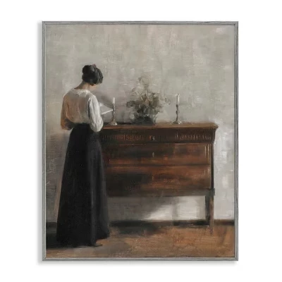Классическая женщина в платье с книгой в рамке Giclee Art gray