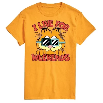 Мужская футболка I Live For Weekend с коротким рукавом и графическим рисунком золотистого цвета.