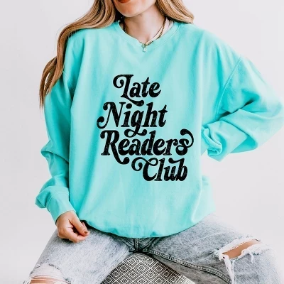Late Night Readers Club Distressed - Женская легкая одежда, окрашенная в мелово-мятный цвет.