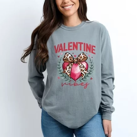 Женская футболка Simply Sage Market Valentine Vibes, серая