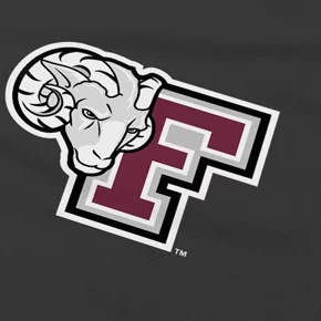 Мужская спортивная футболка Fordham University Sport Active с логотипом на левой стороне груди.