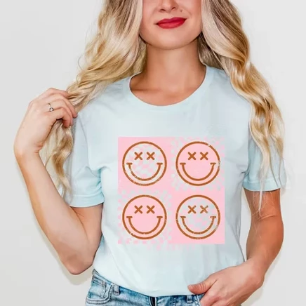 Розовая футболка с четырьмя квадратными смайликами S.W.Smiley Pink и коротким рукавом цвета льда