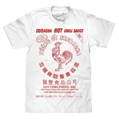 Футболка с надписью Sriracha белая