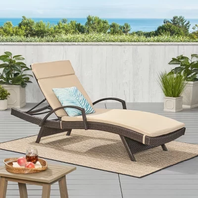 Шезлонг Christopher Knight Home Jessica Outdoor из ротанга и железа с регулируемой спинкой Шезлонг с разноцветной подушкой