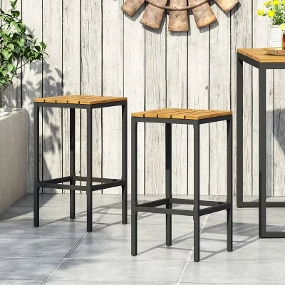 Современные промышленные барные стулья Elkhart Outdoor из дерева акации с 30-дюймовой спинкой (комплект из 2-х) из тика