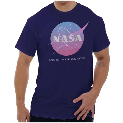 NASA Vaporwave Take Off Исследует более графичную футболку для мужчин или женщин с лицензией фиолетового цвета