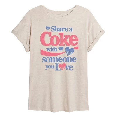 Женская футболка с объемным рисунком Share a Coca-Cola Hearts в стиле оверсайз.