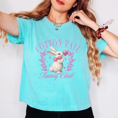Cotton Tail Bunny Club Bubblegum - женский укороченный топ свободного кроя с графическим рисунком цвета мела