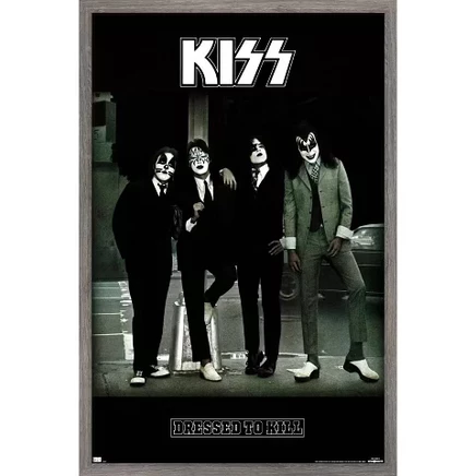 Постер в рамке Trends International Kiss, под старое дерево