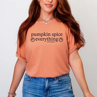 Футболка с надписью S.W.Smiley Pumpkin Spice Everything, окрашенная в терракотовый цвет