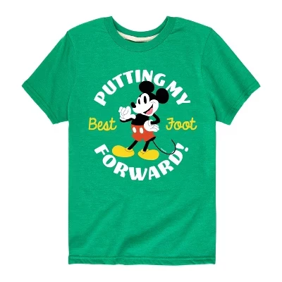 Putting My Best Foot Forward Short Sleeve Graphic T-Shirt green (2)