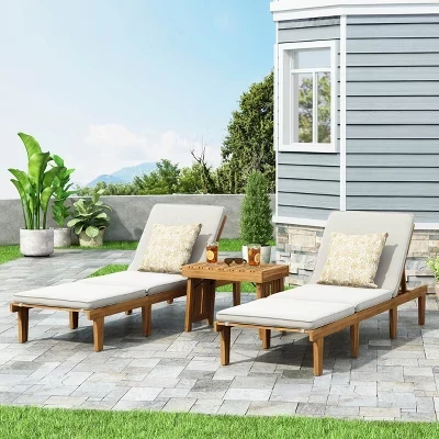 Набор для общения Alisa Outdoor Acacia Wood из 3 предметов с регулируемым подлокотником и подушками кремового цвета