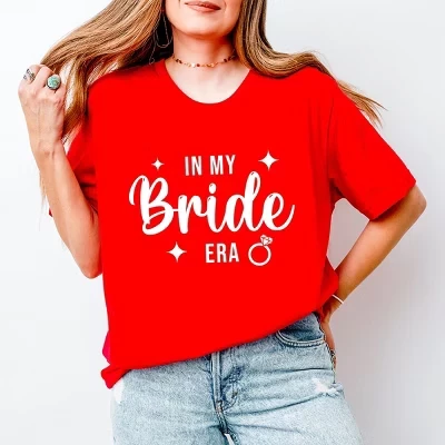 In My Bride Era Sparkles - Женская футболка с коротким рукавом красного цвета