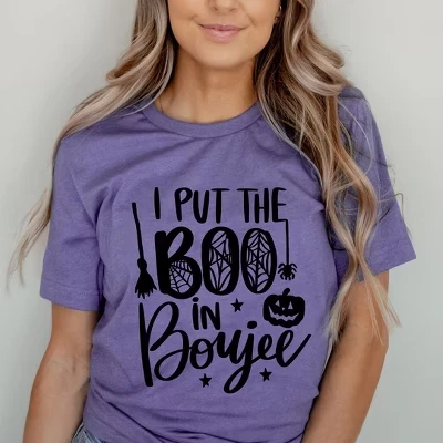Женская футболка Simply Sage Market «Boujee», виноградная