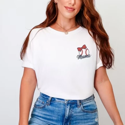 Вышитая бейсболка Mama Bow Baseball - женская одежда, окрашенная в графический цвет футболка белого цвета