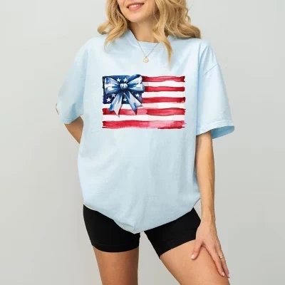 Футболка с кокеткой в виде флага США, окрашенная в цвет шамбре