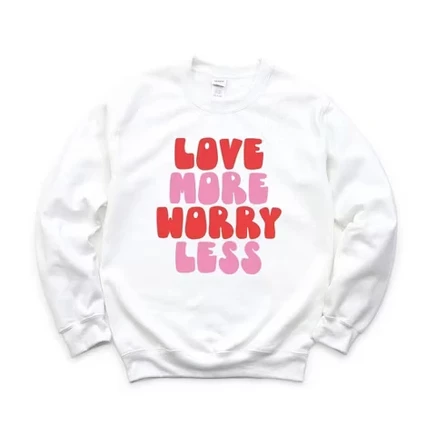 Женская толстовка с рисунком Love More Worry Less белого цвета