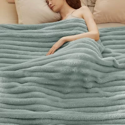 Флисовый плед Bedsure в полоску, зелёный