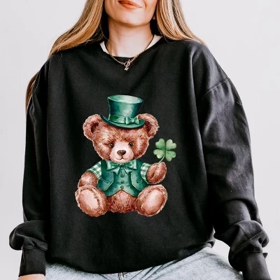 St. Patrick's Bear Clover - Женская легкая толстовка с капюшоном, окрашенная в черный цвет