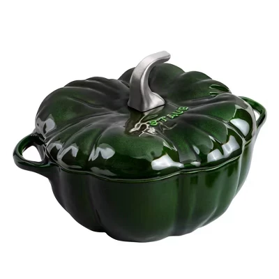 Тыквенный кокот из чугуна STAUB объемом 3,5 литра с ручкой из нержавеющей стали и базиликом