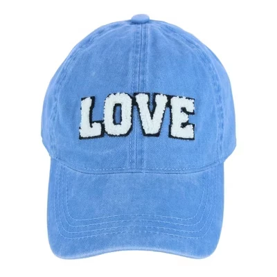 Женская бейсболка с надписью Love из синели и надписью Hat