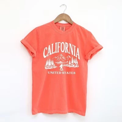 Женская футболка с коротким рукавом California Forest Scene, окрашенная в яркий салмон