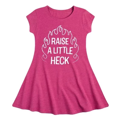 Платье с графичным принтом heather fuchsia, слегка подчеркивающим фигуру и подчеркивающим стиль.