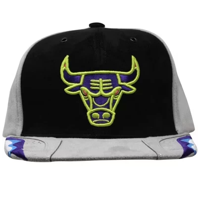 Бейсболка Chicago Bulls Snapback 6-го дня НБА черная/фиолетовая